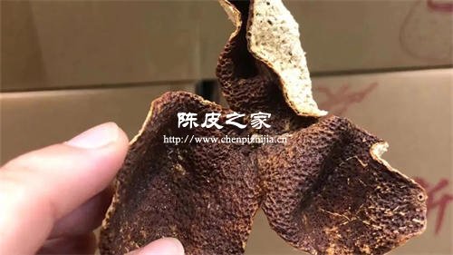 正宗新会陈皮要存放多少年？至少要陈化3年以上才行