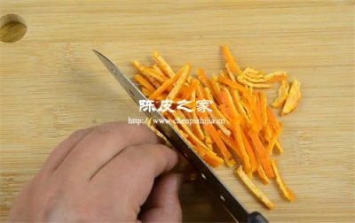 吃橘子随手扔皮?你可能浪费了一个“天然胃药”